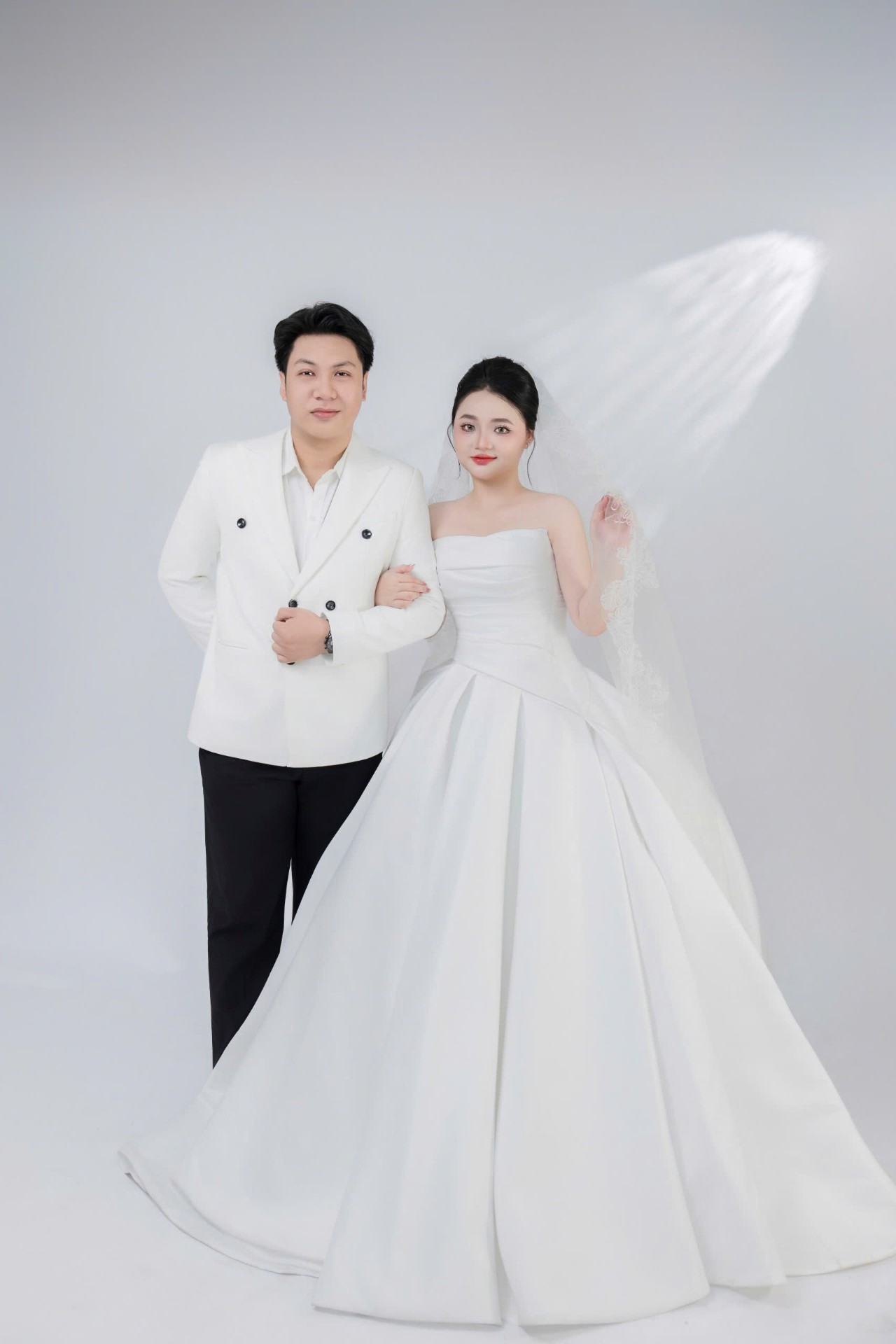 Thiệp cưới online Nguyên Trâm 01.05.2026 Our Wedding từ Zenlove